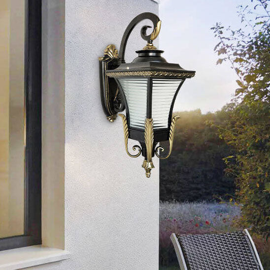 Europäisches Vintage Outdoor Quadrat Käfig Aluminium Glas 1-Licht Wandlampe | Karnz