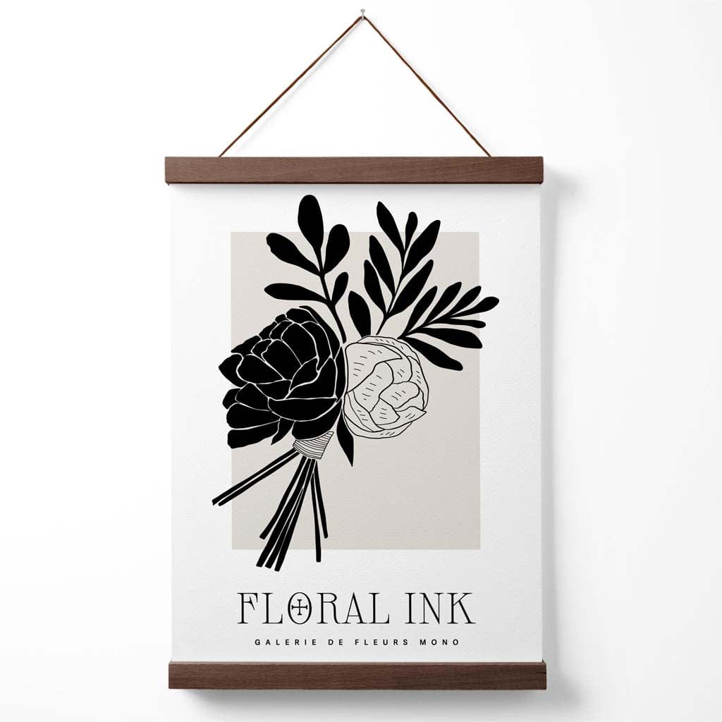 Poster mit geschlossenem Pfingstrosenmotiv in Schwarz und Beige (inkl. Aufhänger)