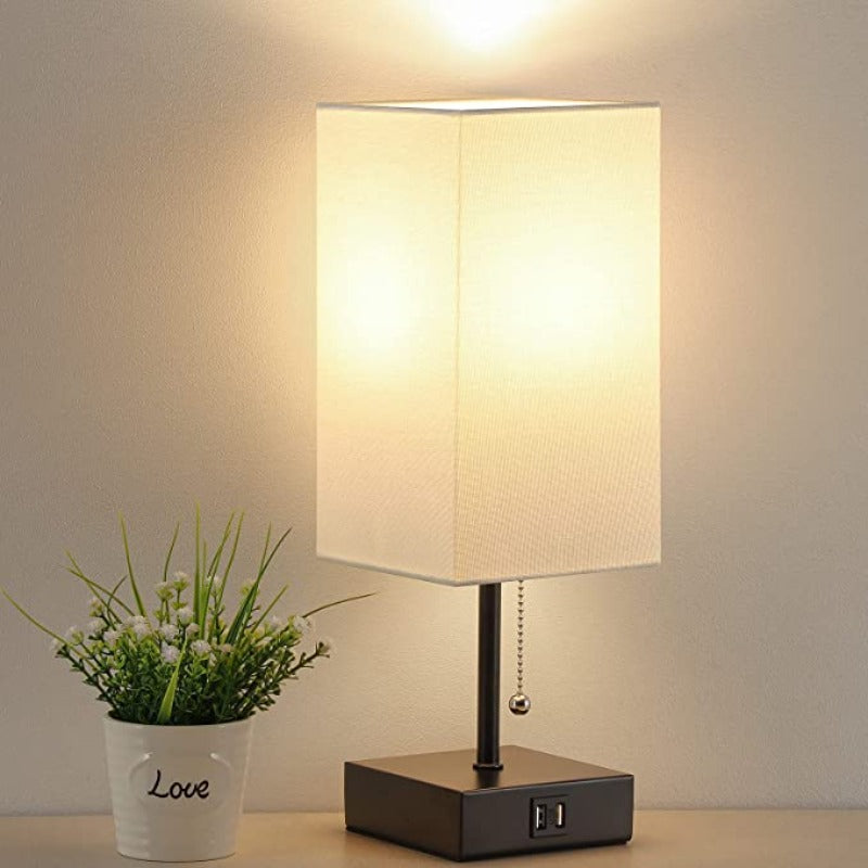 LumiCharge – Moderne Tischlampe mit USB-Ladeanschlüssen | Karnz