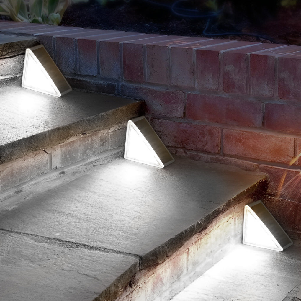 Dreieckige, intelligente, wasserdichte LED-Solar-Außenstufenbeleuchtung