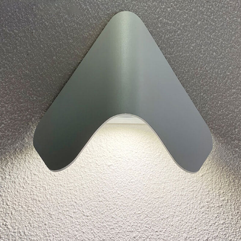 Moderne kreative Triangel Aluminium LED Außen wasserfest Wandlampe | Karnz