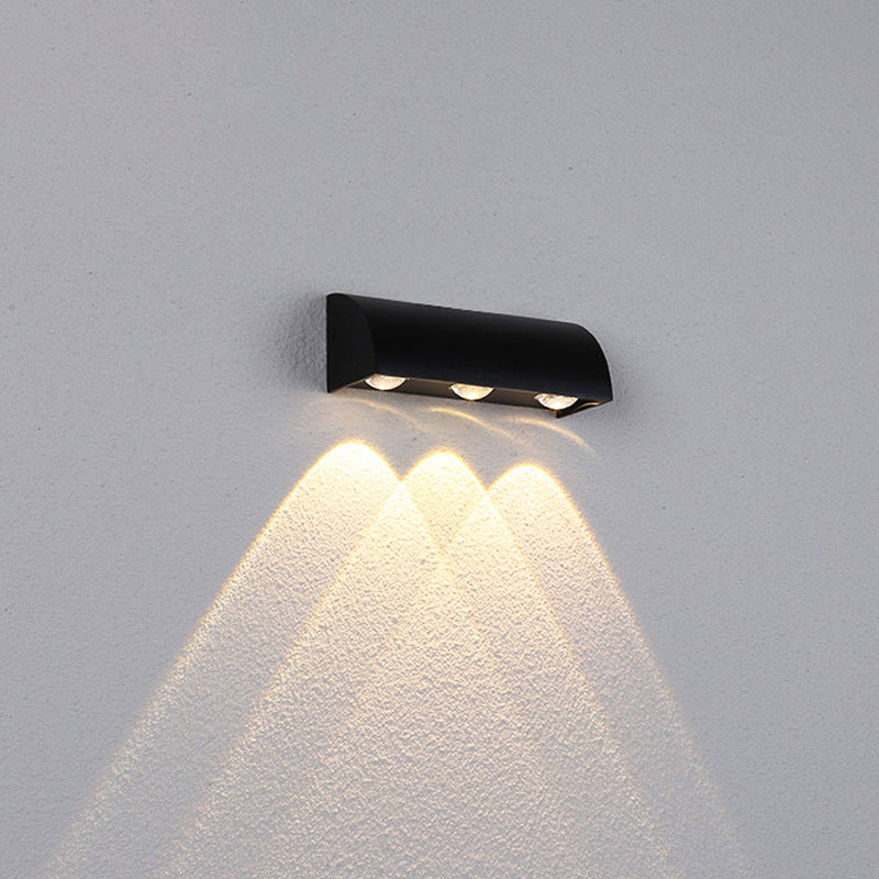 Moderne Einfachheit Wasserdichte Gewölbte Zylindrische Aluminium PC LED Wandleuchte für Außenbereich Patio | Karnz