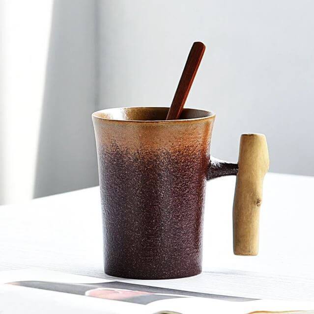 Grobkeramiktasse mit Holzhantel | Karnz