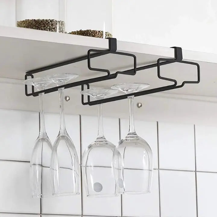 Eleganter Weinglashalter für die Unterbauinstallation