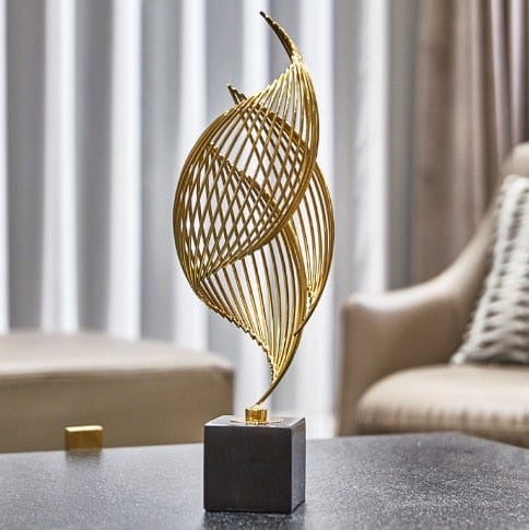 Goldene abstrakte Muschelskulpturen | Karnz