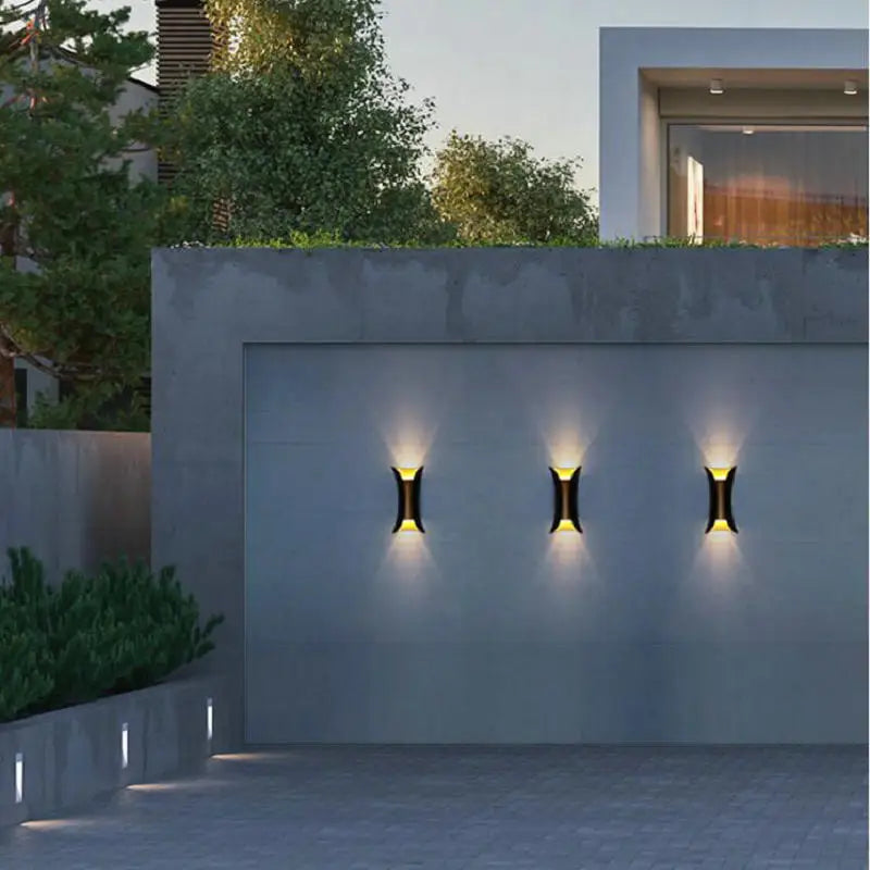Farbenfrohe LED-Außenwandlampe Karnz