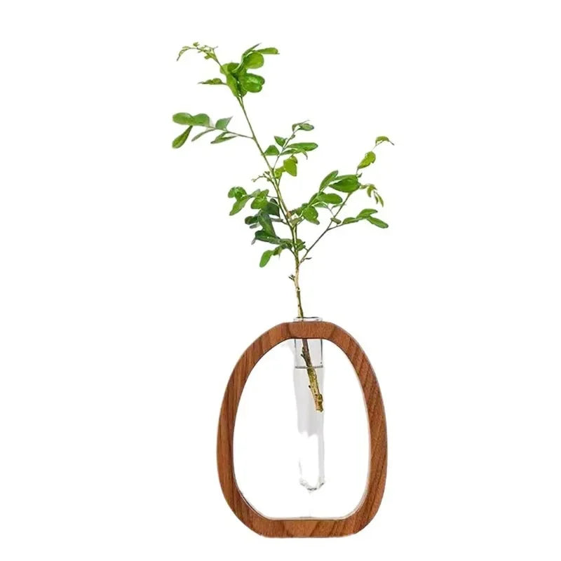 Handgefertigte nordische Holzrahmenvase mit klarem Glaseinsatz für minimalistische Blumenarrangements moderne skandinavische Wohnkultur