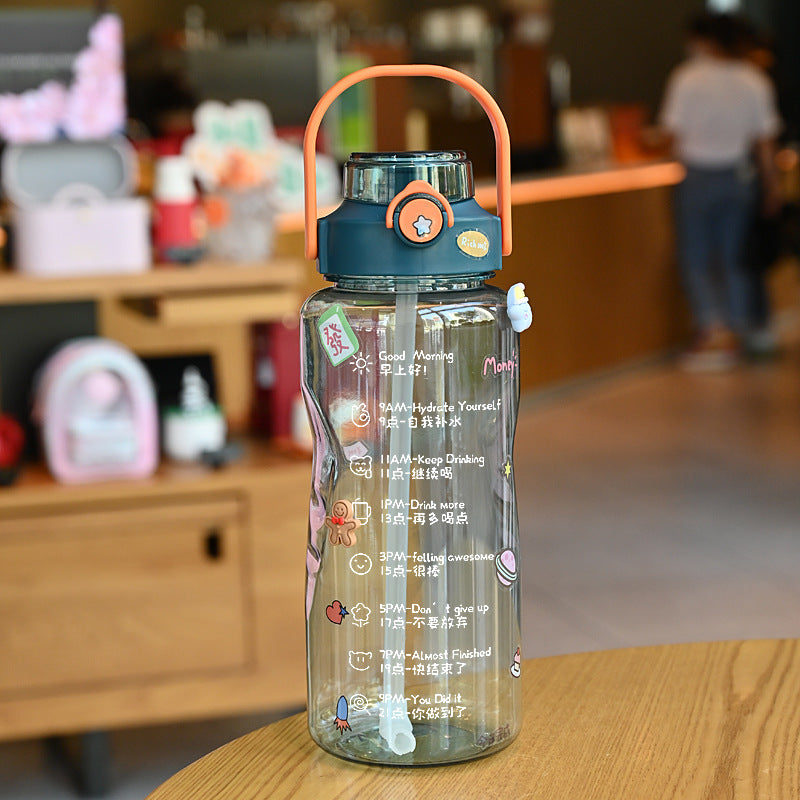 Damen Trinkflasche mit integrierter Zeitmarkierung und praktischem Tragegriff Karnz