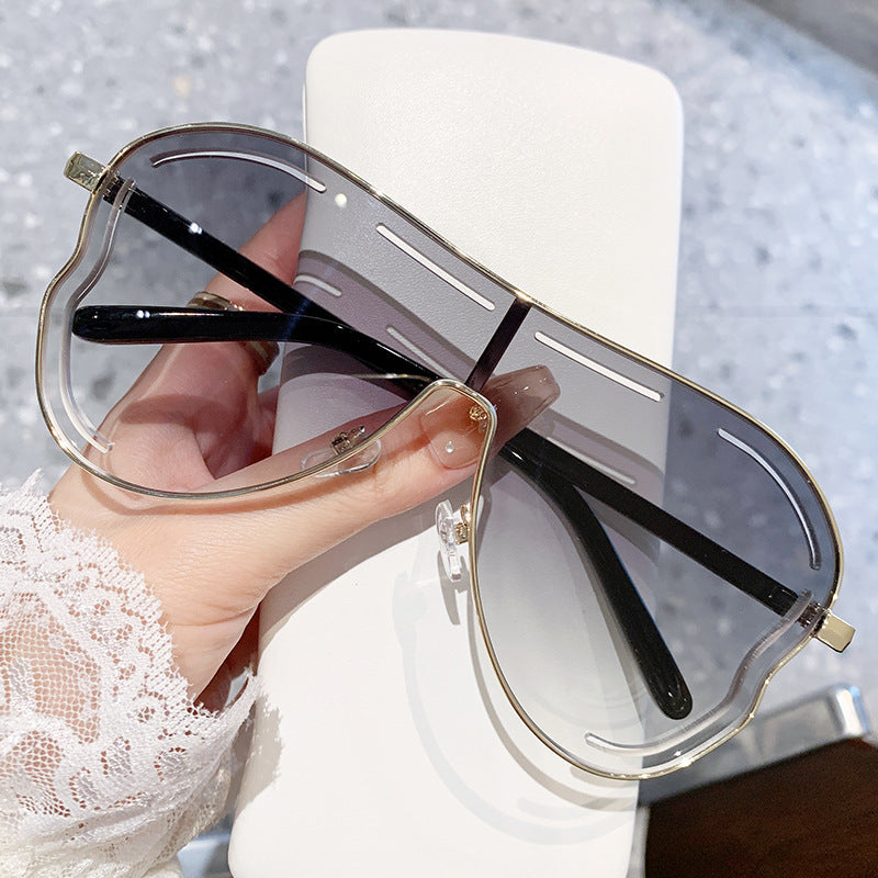 Damen Sonnenbrille im modernen Shield-Design Karnz