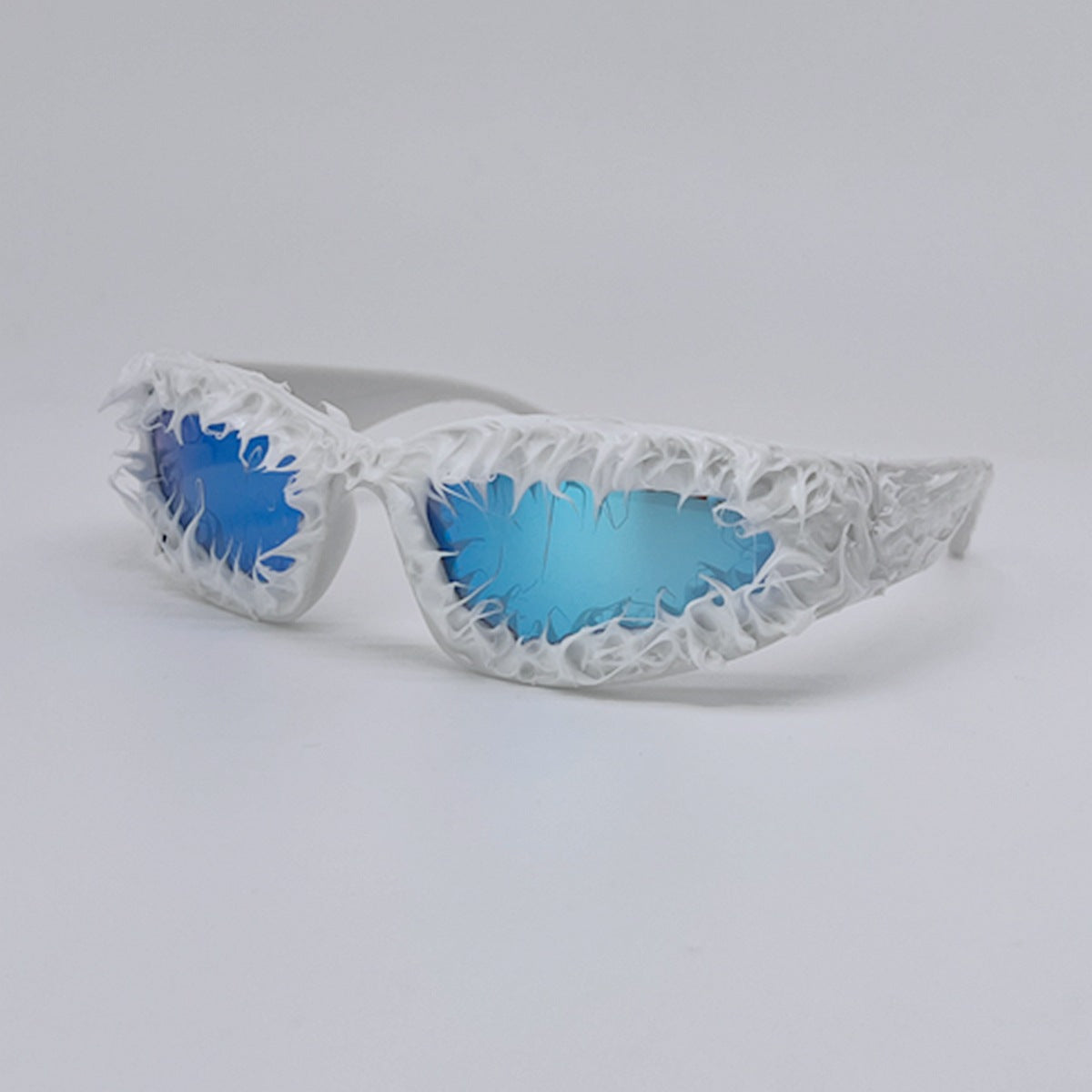 Damen futuristische Sonnenbrille im avantgardistischen Design Karnz