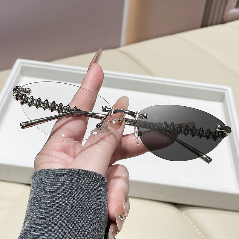 Damen modische Brille mit spitzen Akzenten Karnz