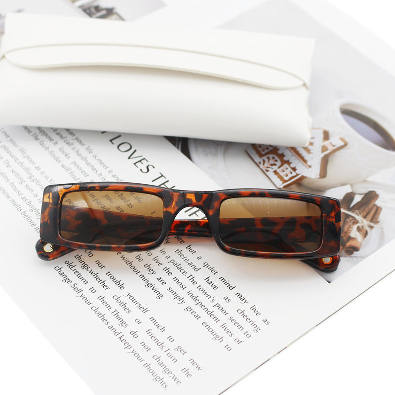 Damen modische rechteckige Sonnenbrille mit strukturiertem Rahmen Karnz