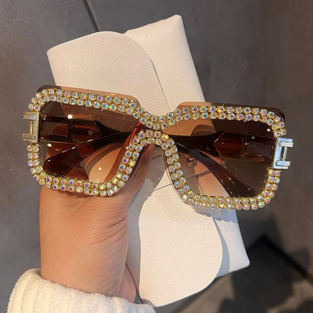 Damen Modische Oversized-Sonnenbrille mit funkelndem Kristallbesatz Karnz