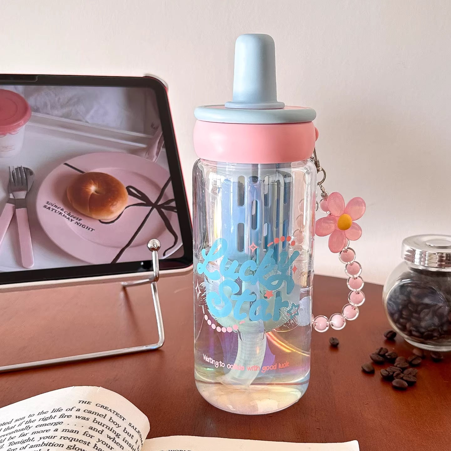 Damen kreative Trinkflasche mit integriertem Strohhalm und Schlüsselanhänger Karnz