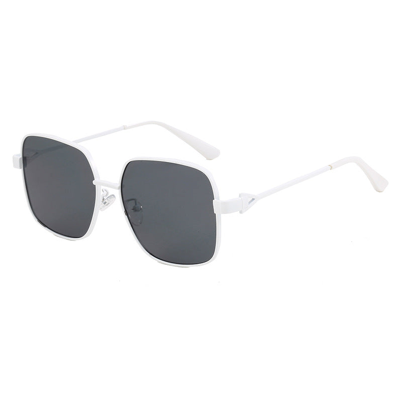Damen quadratische Sonnenbrille mit modischem und robustem Gestell Karnz