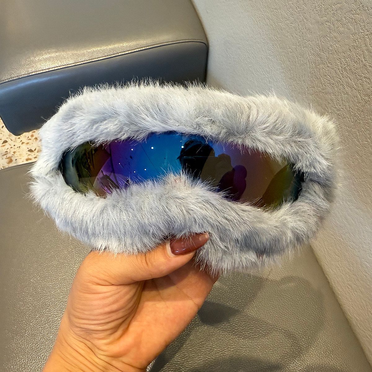 Damen Sportliche Skibrille mit luxuriösem Plüschrand Karnz