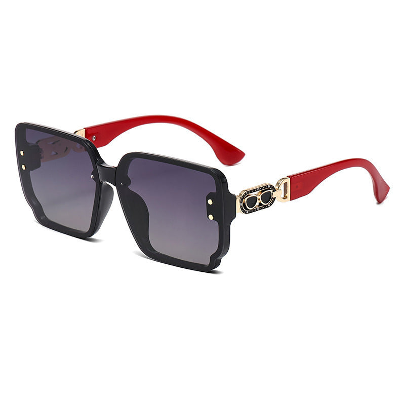 Damen oversized Sonnenbrille mit eleganten goldenen Details Karnz