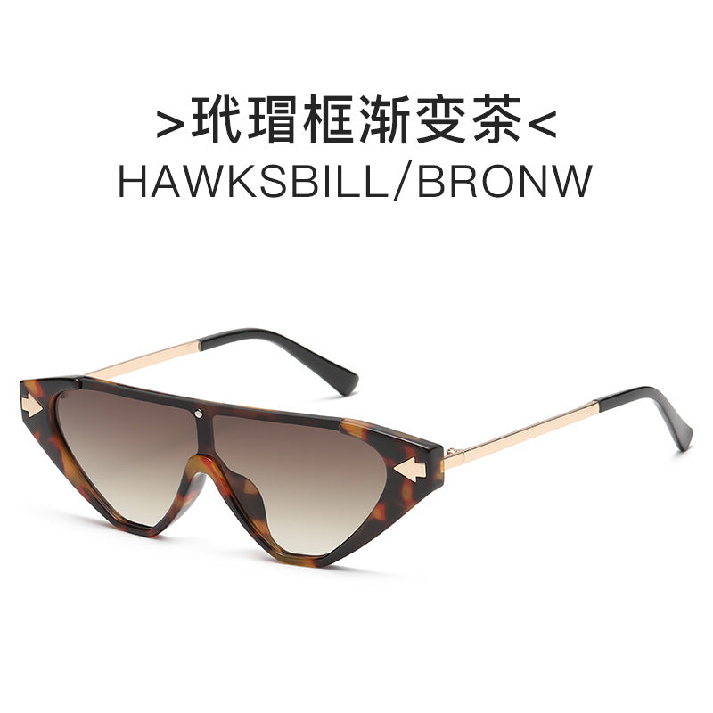 Damen futuristische Sonnenbrille mit markantem Design Karnz