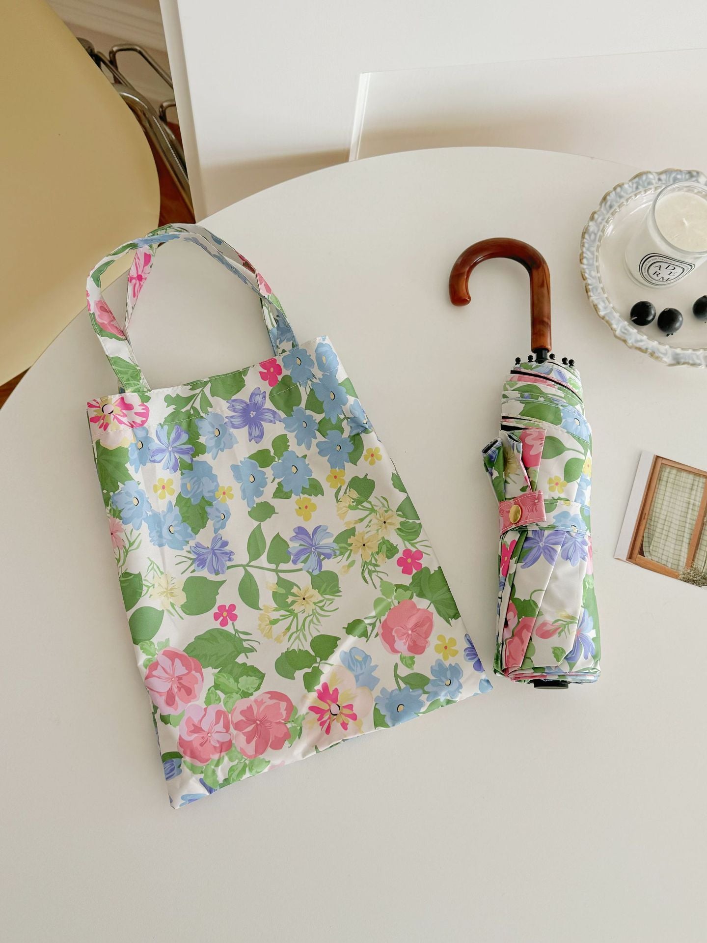 Damen Faltbarer Regenschirm mit exquisitem floralen Design Karnz