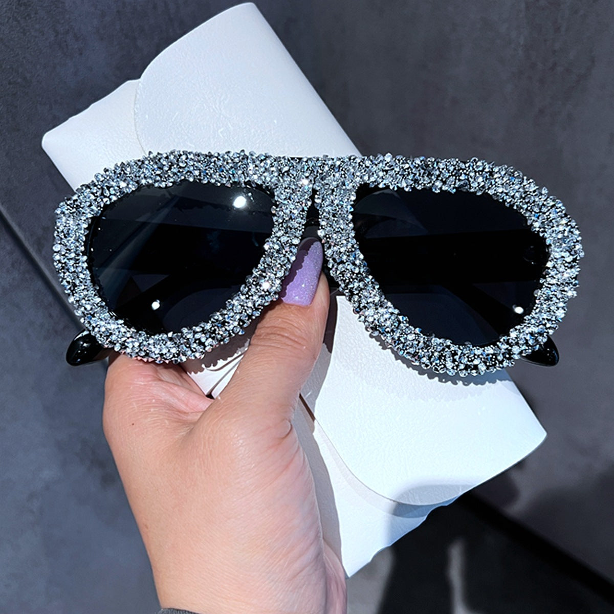 Damen Sonnenbrille mit extravagantem Kristallbesatz Karnz