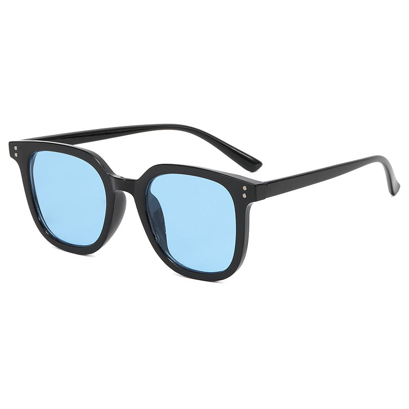 Damen quadratische Designerbrille mit dickem Rahmen und elegantem Profil Karnz