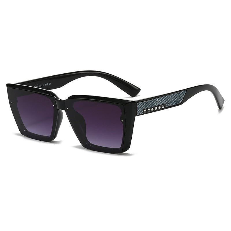Damen stilvolle Sonnenbrille mit funkelnden Akzenten Karnz