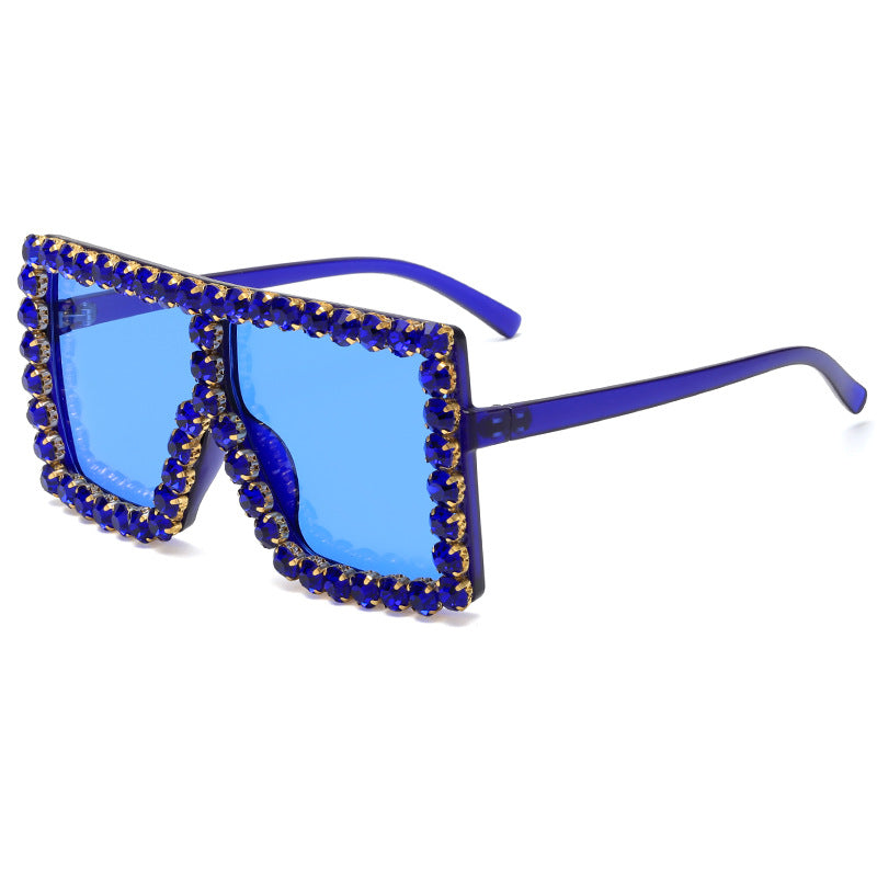 Damen auffällige quadratische Sonnenbrille mit funkelnden Applikationen Karnz