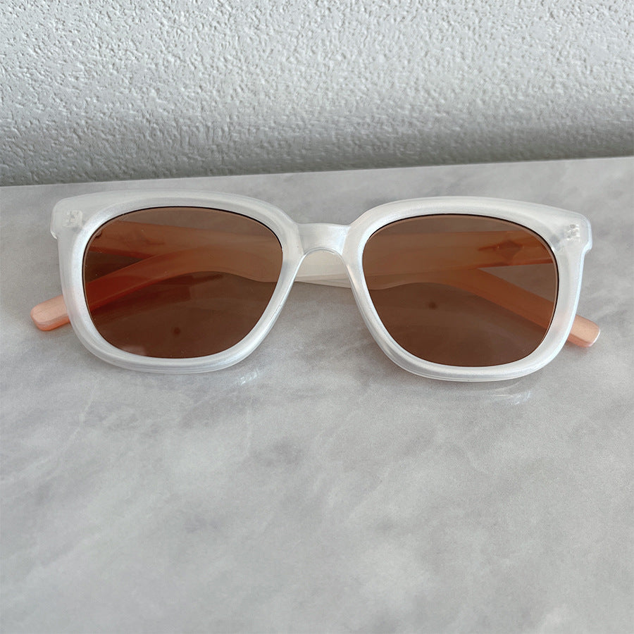 Damen modische quadratische Sonnenbrille mit UV-Schutzfilter und robustem Rahmen Karnz