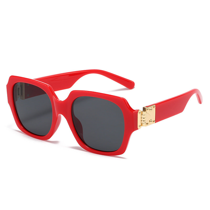 Damen modische oversized Sonnenbrille mit luxuriösen Metallelementen Karnz