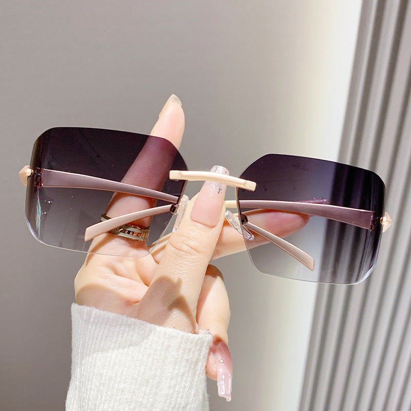 Damen modische quadratische Sonnenbrille mit verziertem Metallrahmen Karnz