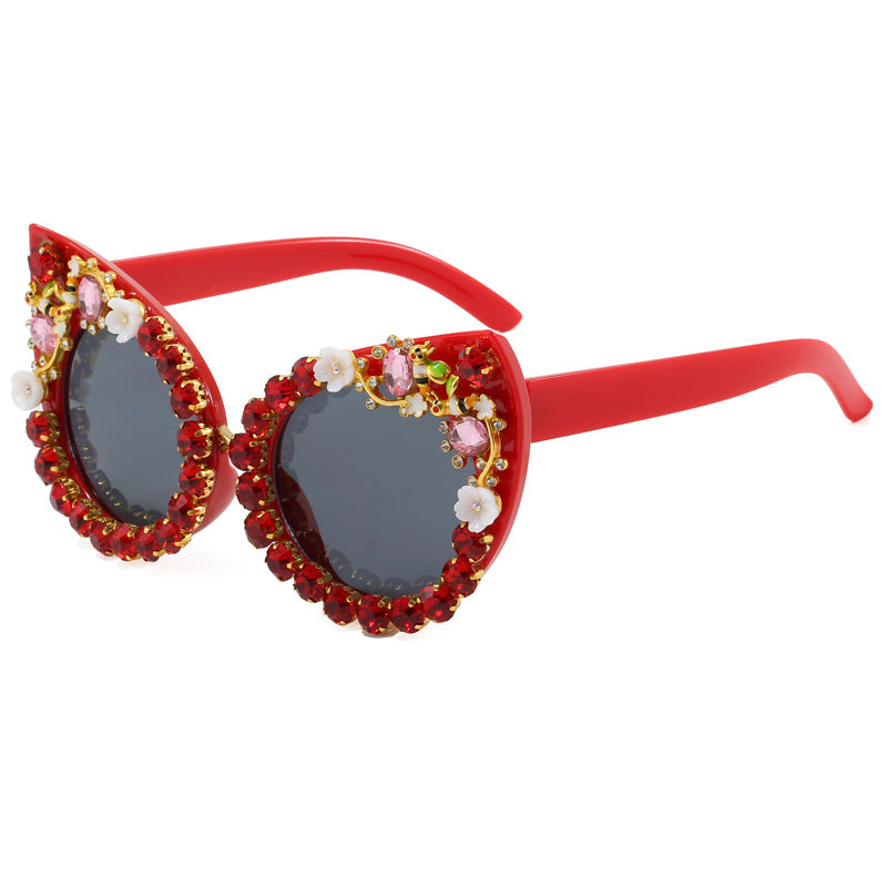 Damen Herzförmige Sonnenbrille mit funkelnden Akzenten Karnz