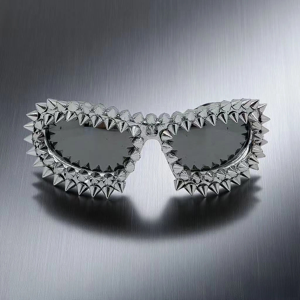 Damen Statement-Sonnenbrille mit kreativen Nietenakzenten Karnz