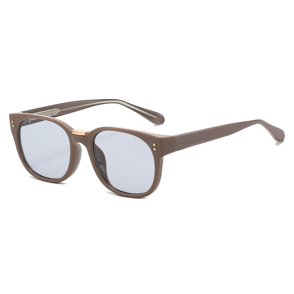 Damen modische Sonnenbrille mit transparentem Rahmen und eleganten Details Karnz