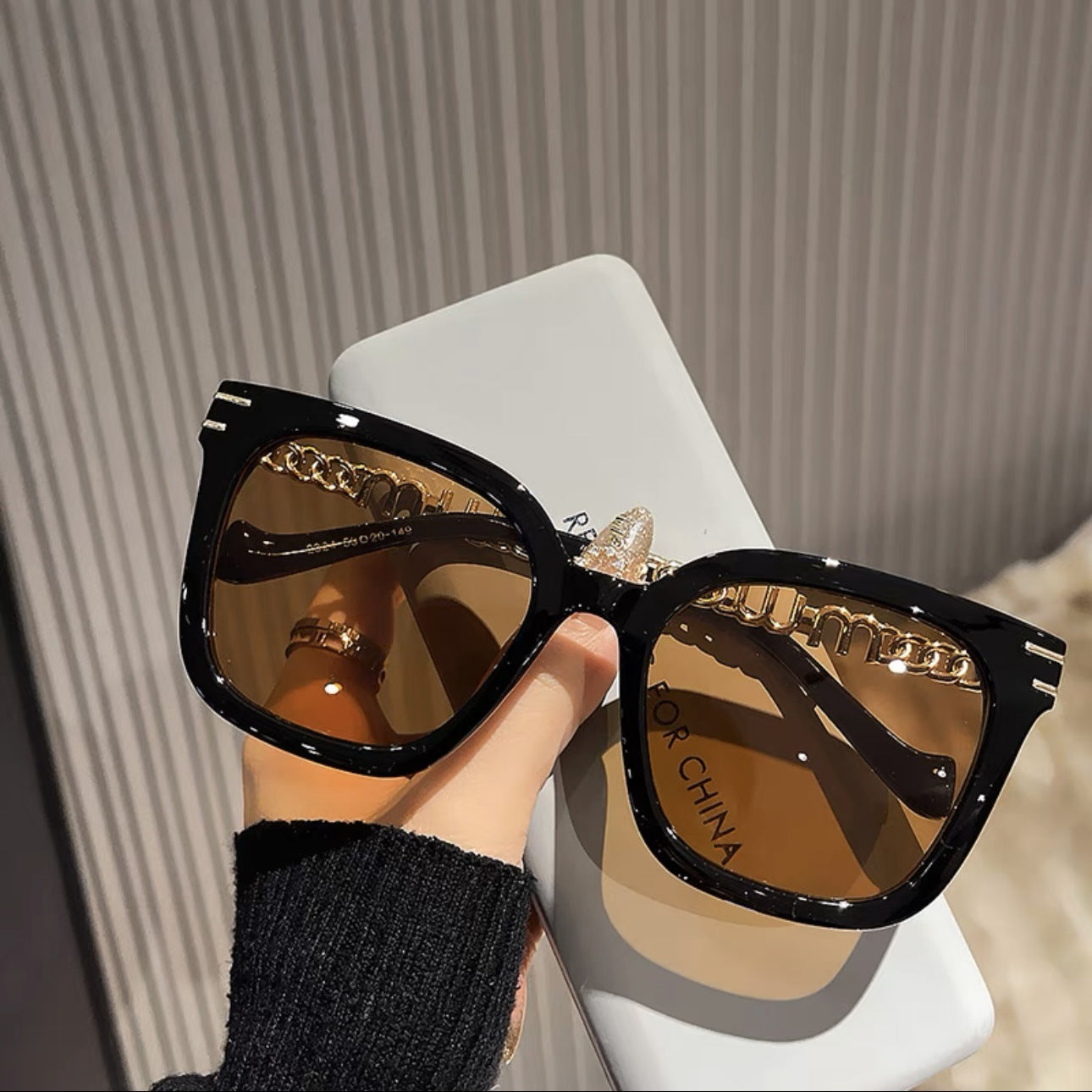 Damen Designer-Sonnenbrille mit elegantem Metallrahmen und verspiegelten Gläsern Karnz