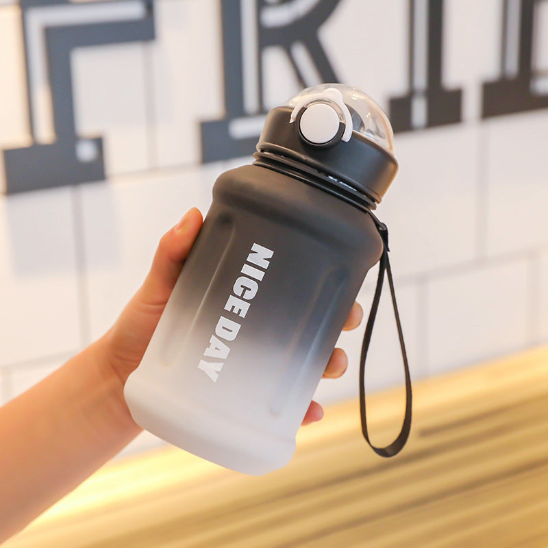 Damen Sportliche Trinkflasche mit praktischem Verschlussmechanismus Karnz
