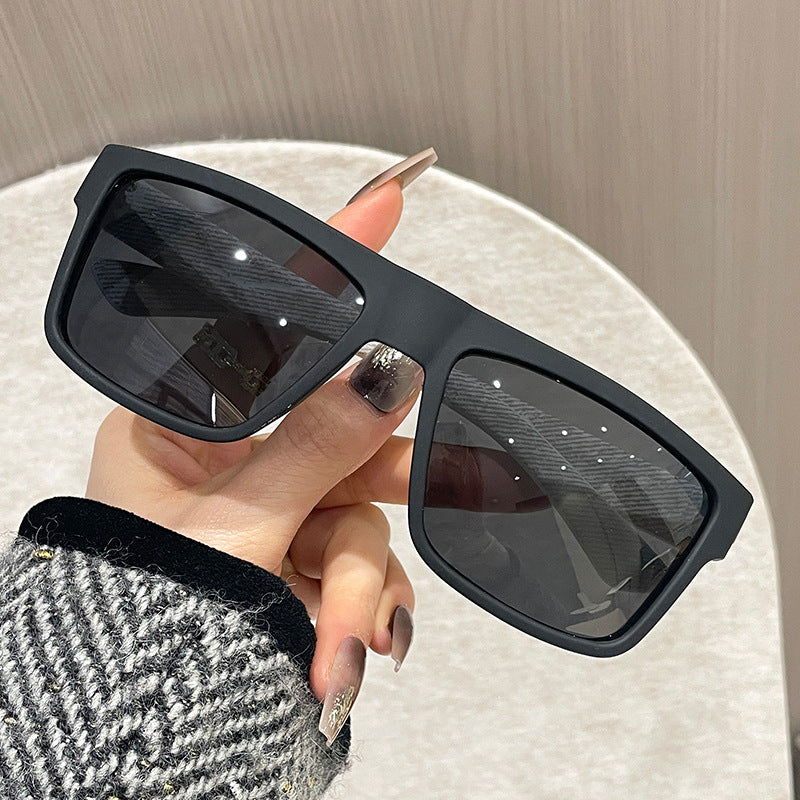 Damen modische Sonnenbrille im geometrischen Design Karnz