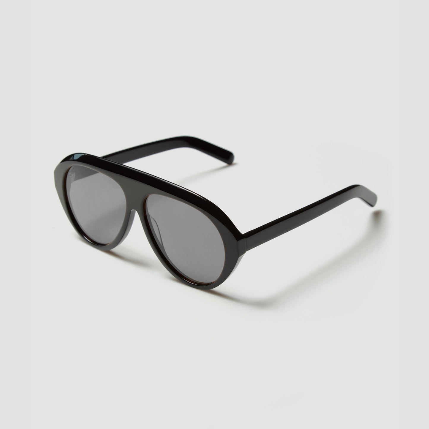 Damen Statement Sonnenbrille mit breitem Rahmen und grünen Gläsern Karnz