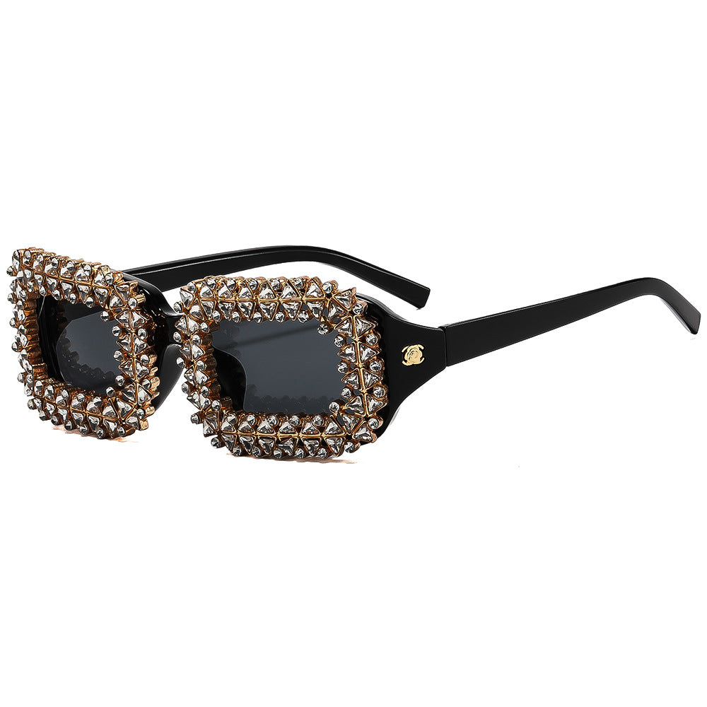 Damen Designer-Sonnenbrille mit extravaganten Nietenverzierungen Karnz