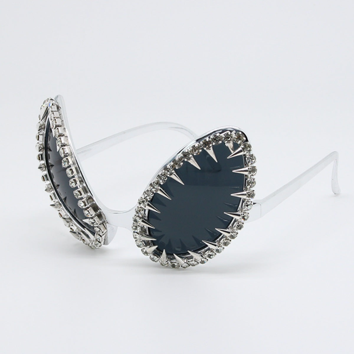 Damen auffällige Sonnenbrille mit luxuriösem Kristallbesatz und spitzen Designelementen Karnz