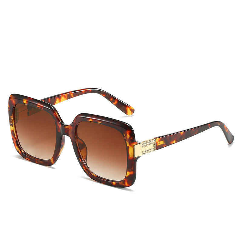 Damen elegante oversized Sonnenbrille mit luxuriösen Metallakzenten Karnz