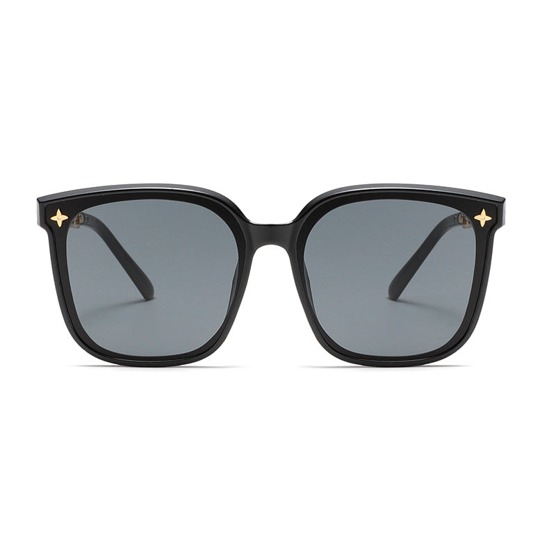 Damen Modische Sonnenbrille mit hochwertigem Kettendetail Karnz