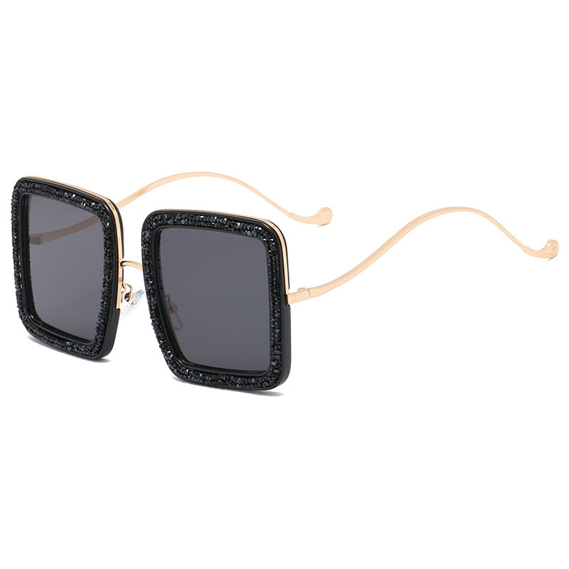 Damen glamouröse Sonnenbrille mit funkelndem Kristallrahmen Karnz