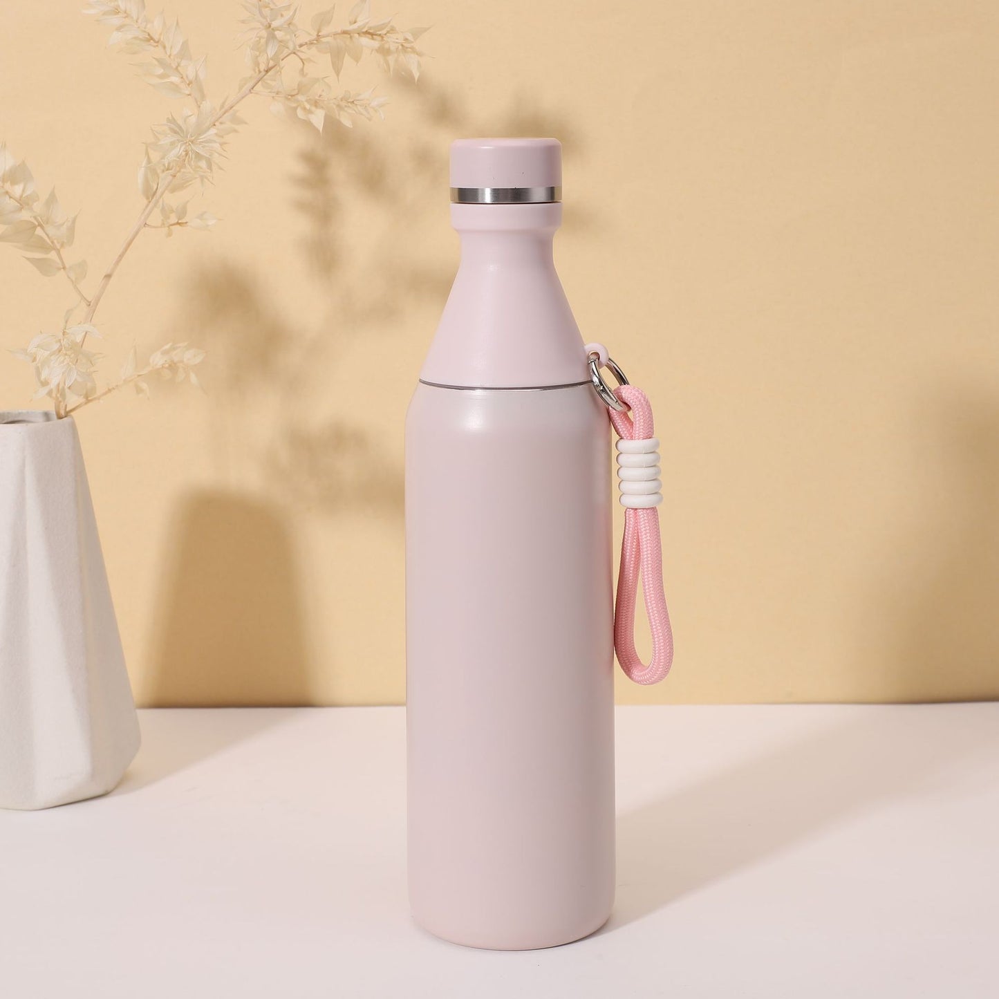 Damen isolierte Wasserflasche mit praktischem Trageband Karnz