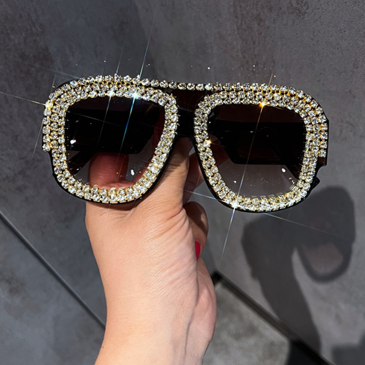 Damen Glamouröse Sonnenbrille mit extravagantem Kristallrahmen Karnz