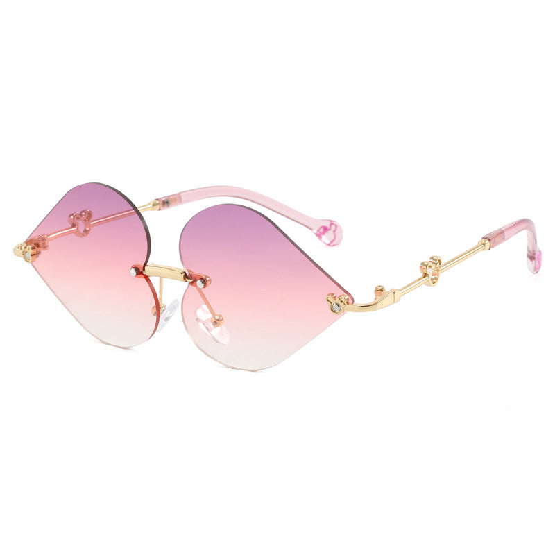 Damen Designer-Sonnenbrille mit einzigartigem Herzrahmen und gradienten Gläsern Karnz