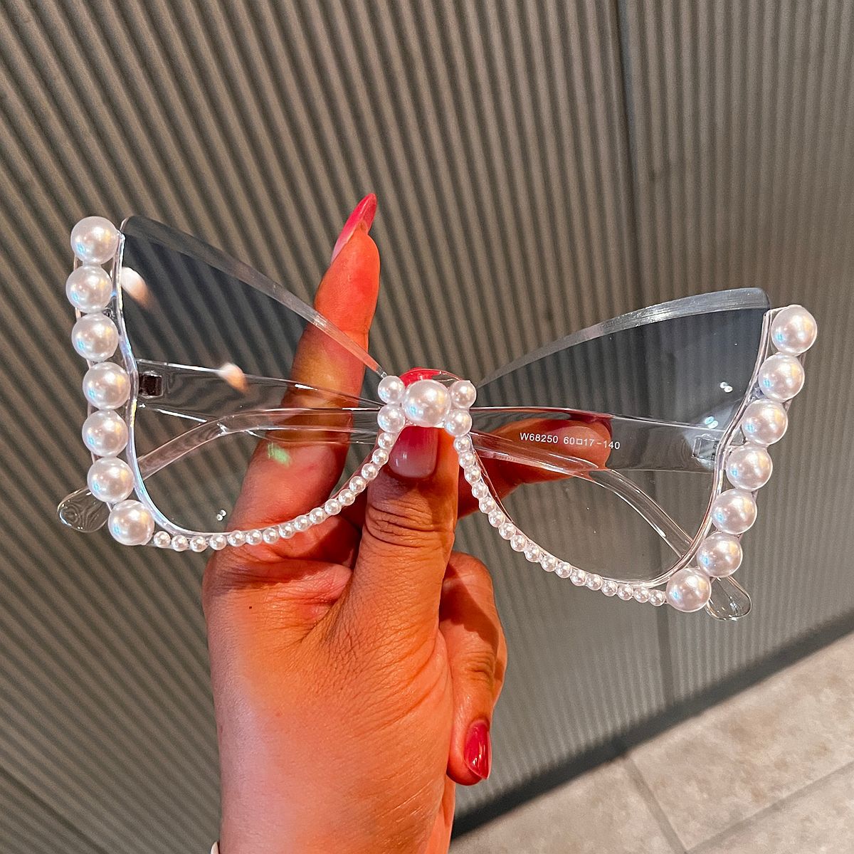 Damen auffällige Sonnenbrille mit Perlenverzierung Karnz