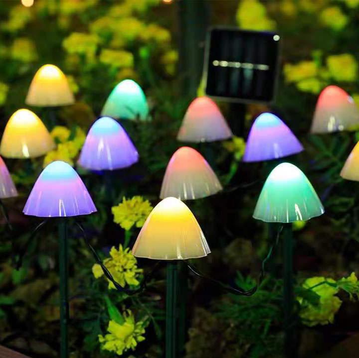Moderne, kreative LED-Lichterkette in Pilzform aus Kunststoff für die Terrasse