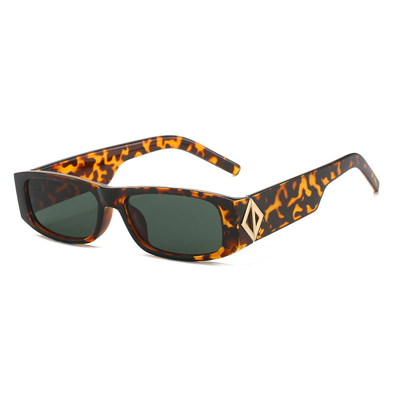 Damen modische Sonnenbrille mit asymmetrischem Rahmen und goldfarbenen Details Karnz