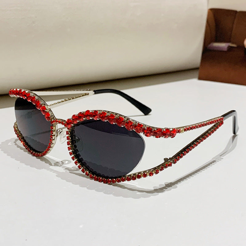 Damen Glamouröse Sonnenbrille mit funkelnden Kristallakzenten Karnz
