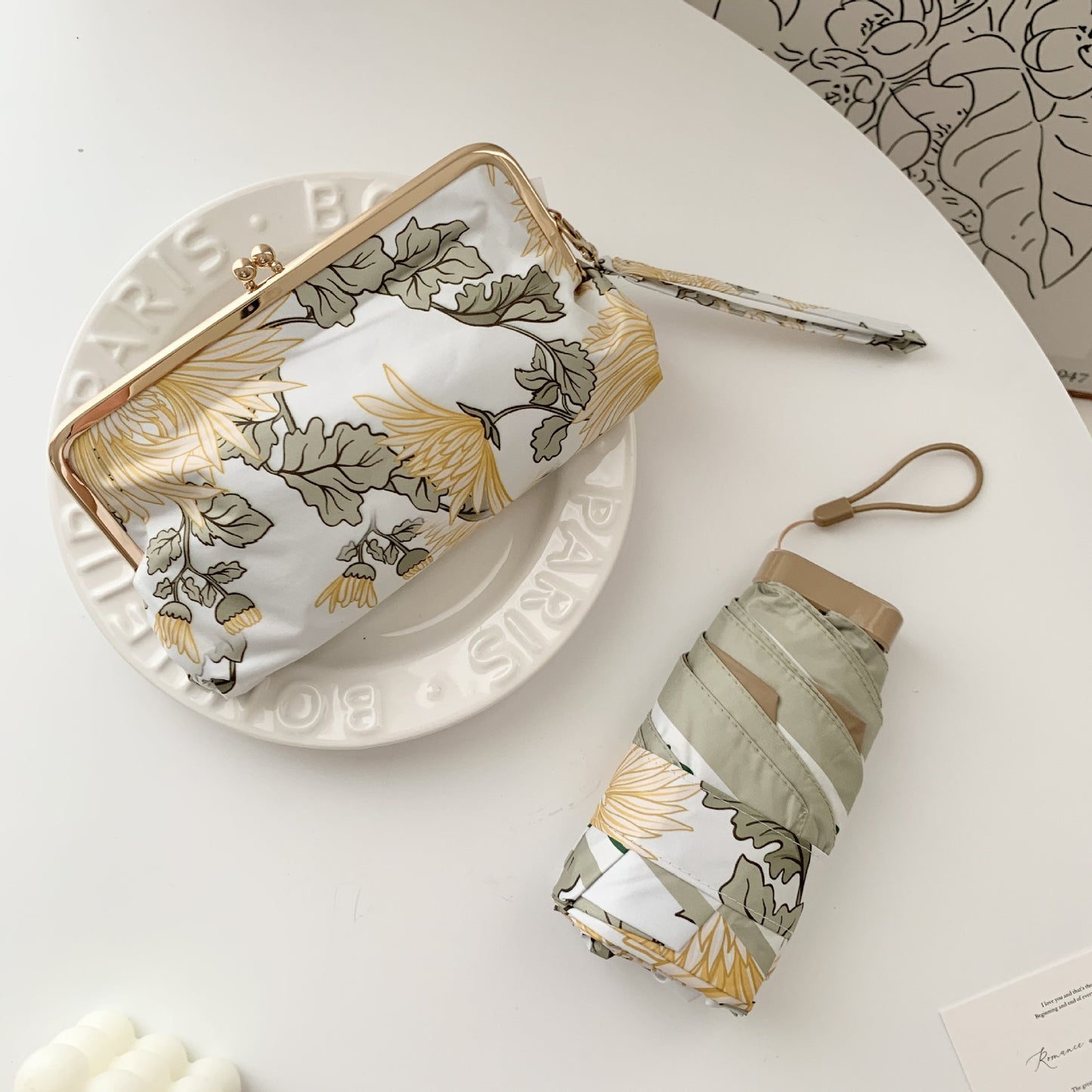 Damen eleganter Faltregenschirm mit floralem Design und praktischem Etui Karnz